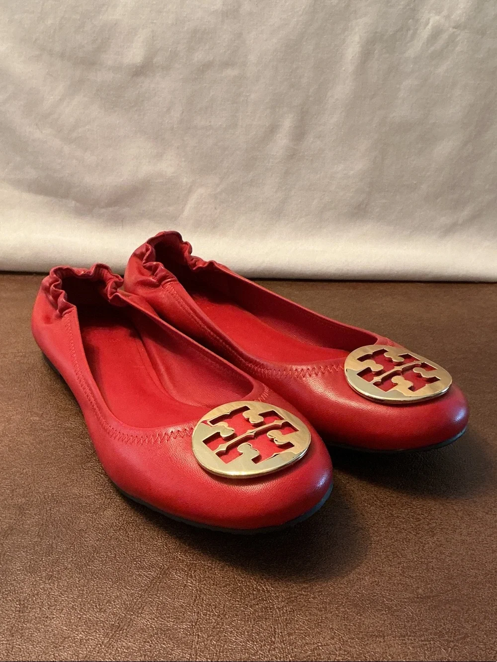 NWOB Tory Burch Red Leather Ballet Flats & Gold Logo Accent Sz 11 Women’s shoes